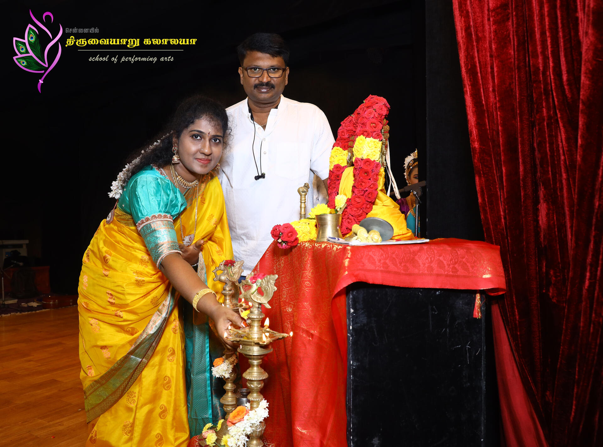 Students practicing Bharatanatyam at Chennaiyil Thiruvaiyaru Kalalaya